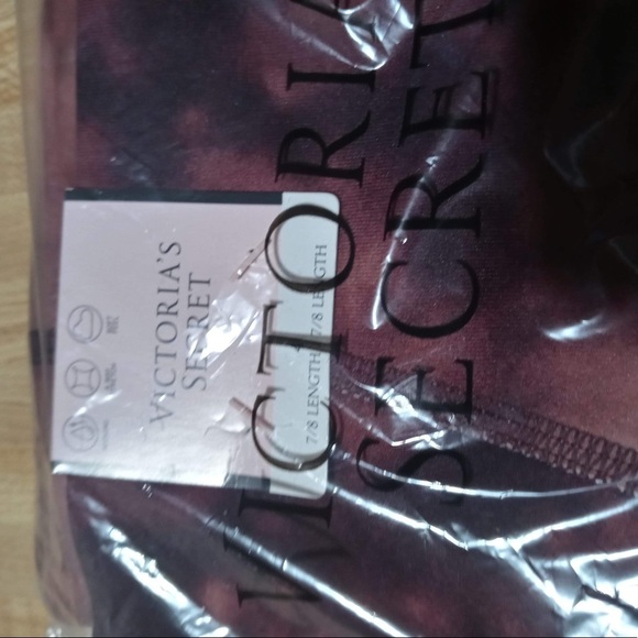 **HOST PICK***NWT Victoria’s Secret Incredible and essential leggings size 4 - Picture 4 of 6